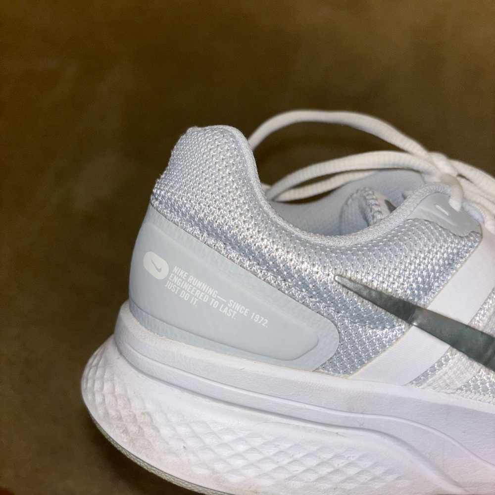 Nike run swift women’s sneakers - Picture 4 of 6